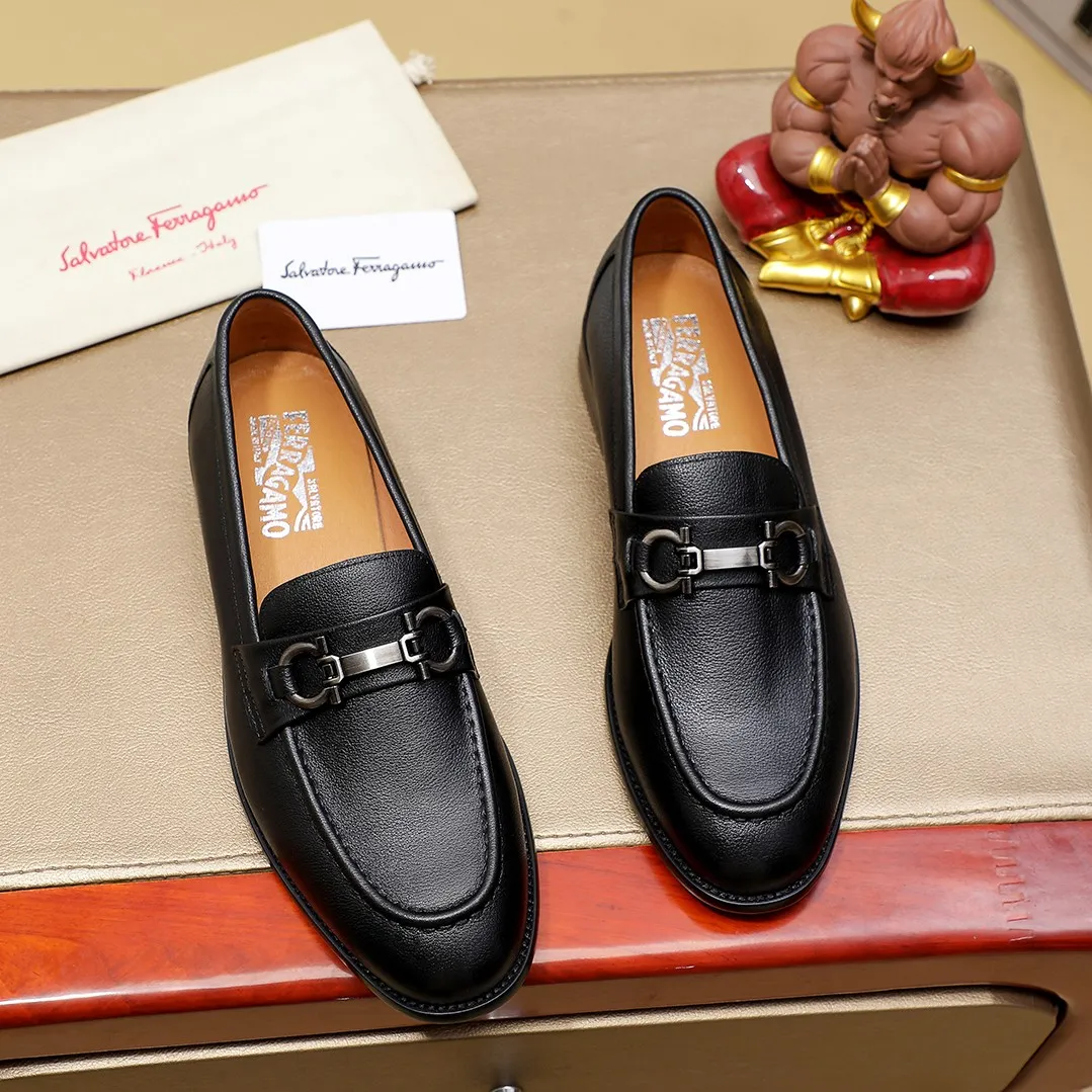 Men's shoes 💰480 🔥Ferragamo's new men's casual slip-on shoes🇨🇳Official website original 1:1 mold, original quality💯Fine workmanship, high-end luxury☘The upper is made of imported Italian first-layer cowhide🌴Luxurious water dyeing🐂Leather lining🍓Rubber wear-resistant and non-slip outsole, breathable and comfortable to wear🍍The first choice for high-quality men, optional! Code number 38-44 (45.46. Customized)